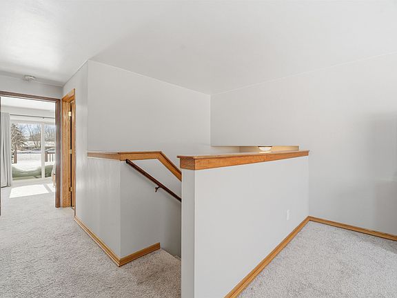 5th image of 29 Hillock Ct