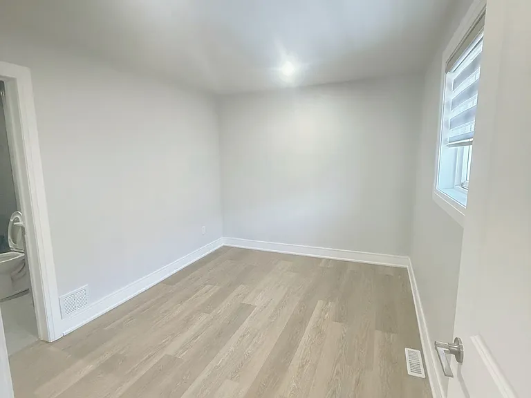 248 Fairglen Ave — Photo 9