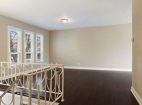 5th image of 301 Malibu Dr
