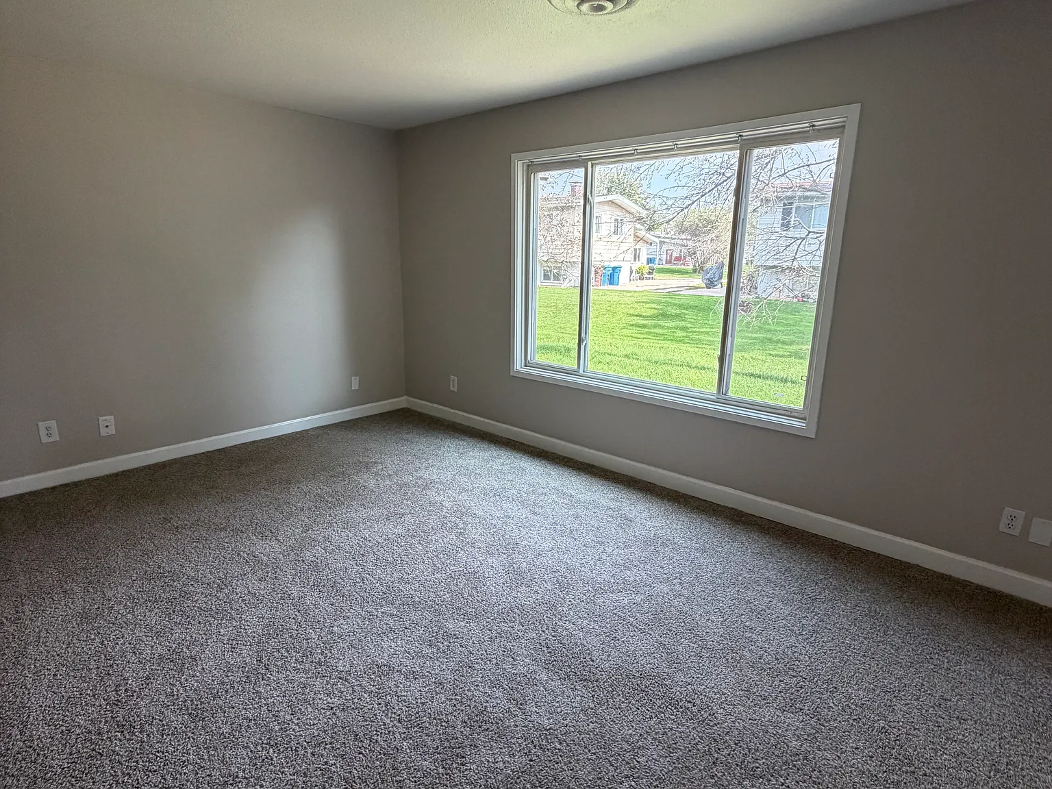 4 bed, 1550 sqft, $1,200 — Photo 2