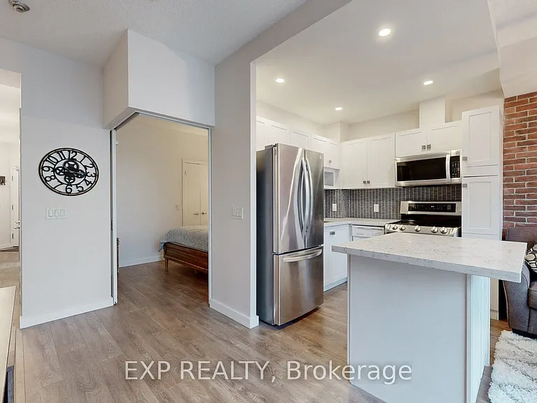 8 York St #2404 — Photo 4