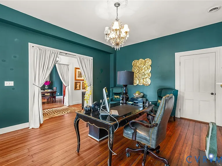 416 W Washington St — Photo 6