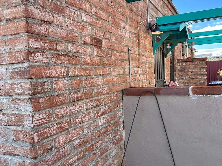 1152 E Winnie Pl — Photo 2