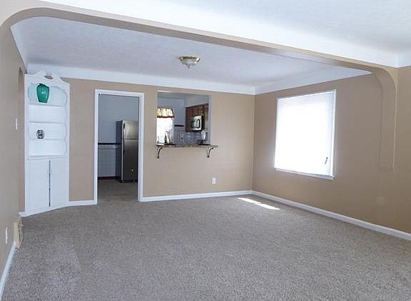 3rd image of 6909 Woodrow Ave