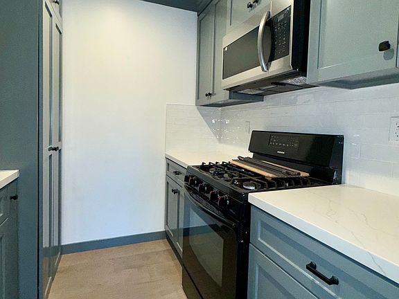 5th image of 100 S Oak Ave APT 2