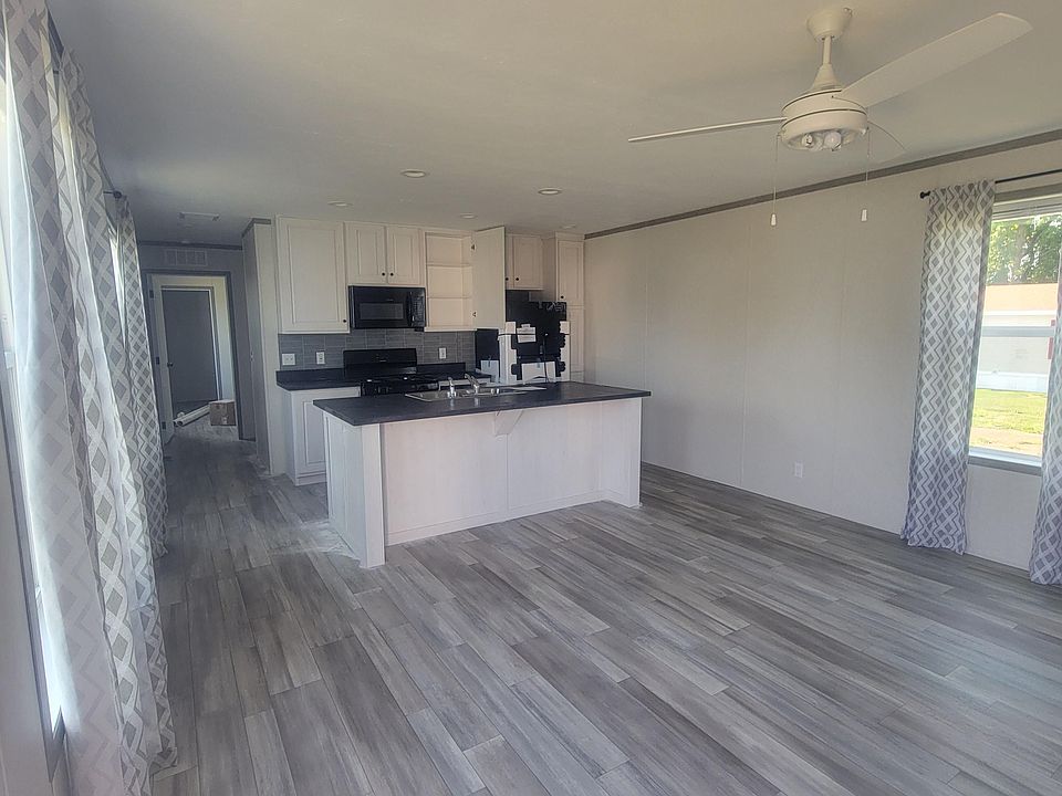 1st image of 228 Golfview Ct #94