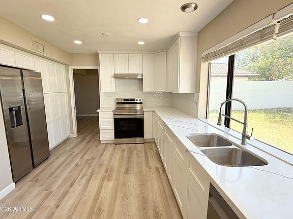 5th image of 1529 E EDGEWATER Drive