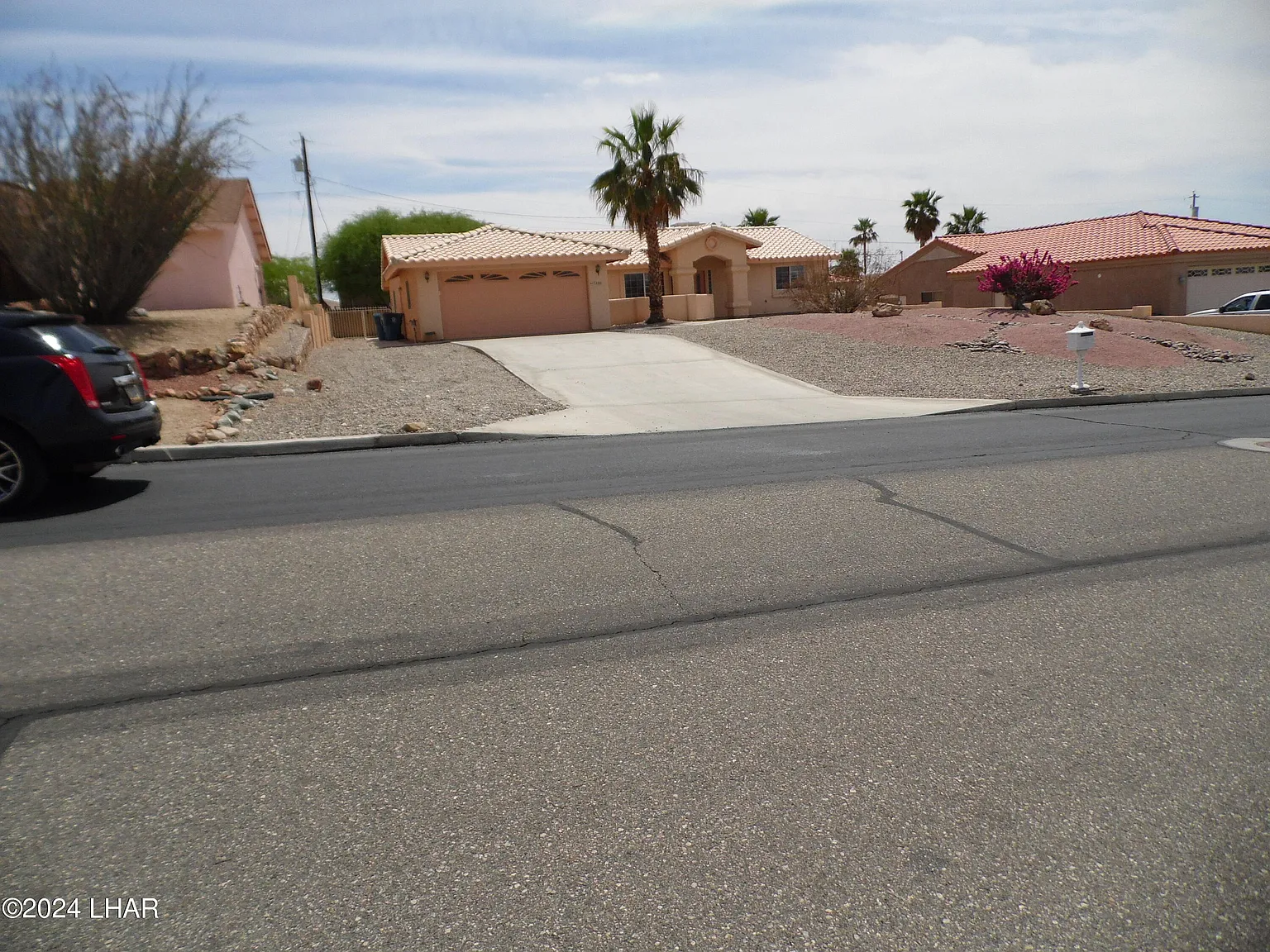 3 bed, 2.0 bath, 1594 sqft, $2,000 — Photo 1