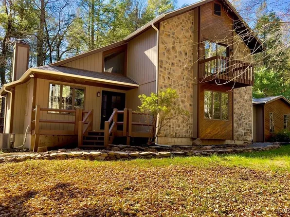 184 Sir Bradford Rd, Pocono Lake, PA 18347