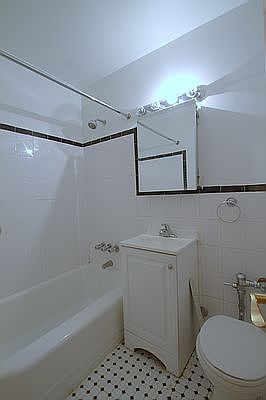 4th image of 404 E 75th St #1I