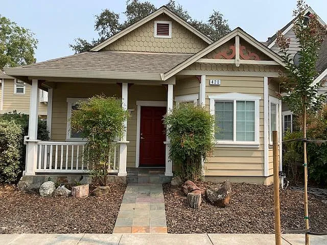 420 Hickory Cir — Photo 1