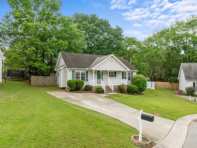 404 Foxbridge Ct — Photo 3