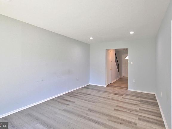 5th image of 506 Peacock Dr
