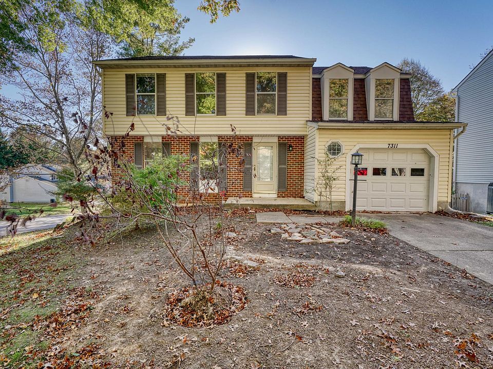 Updated 4 BR plus bonus room in beautiful Kings Contrivance community