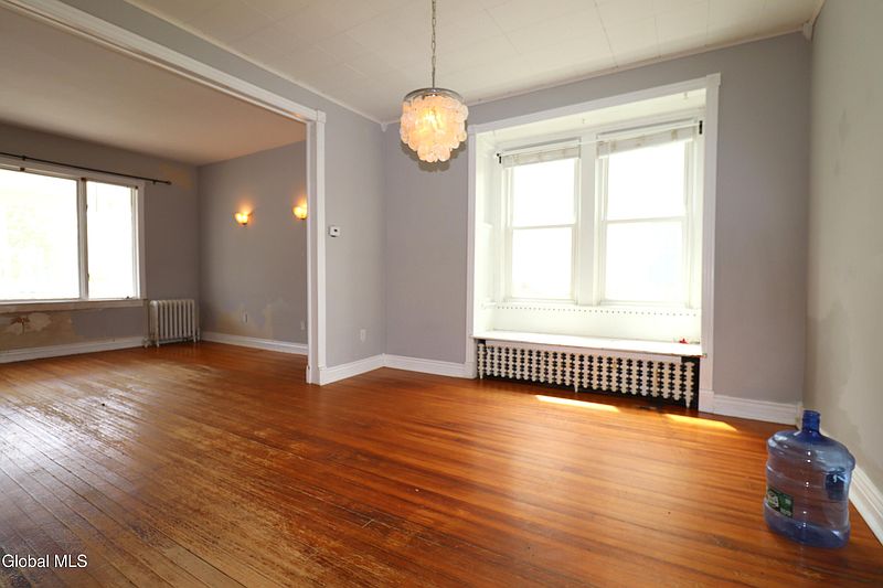 4th image of 60 Amity Street