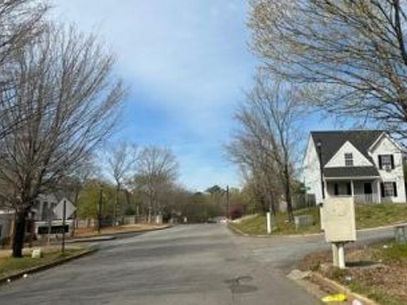 Exterior Neighborhood (street photo)
