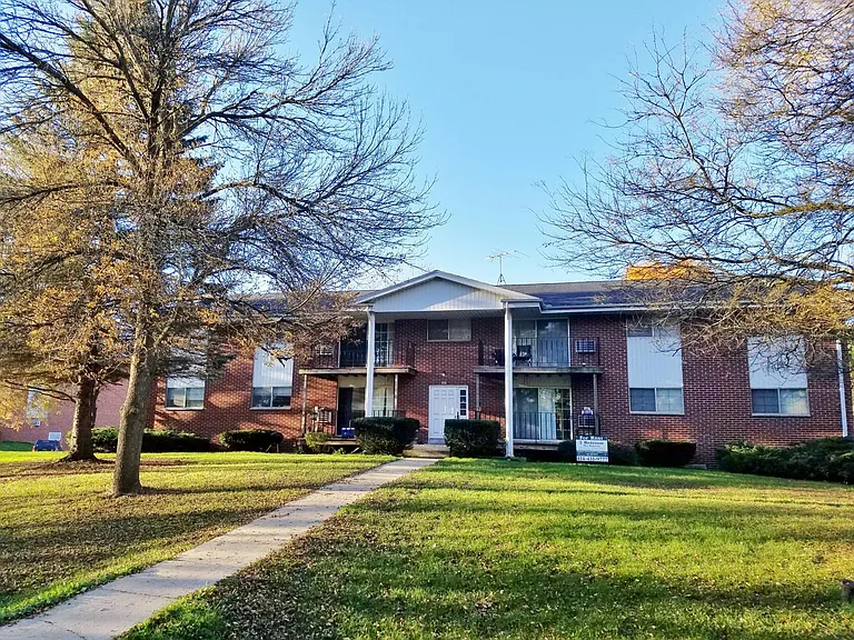 204 Williamsburg Dr — Photo 1