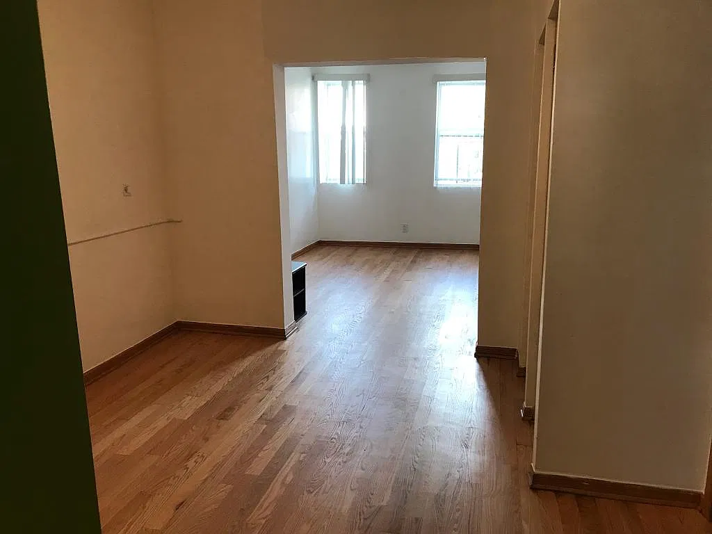 3 bed, 1000 sqft, $1,680 — Photo 4