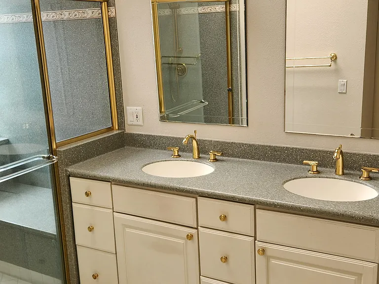 421 Burlington Ct #101 — Photo 18