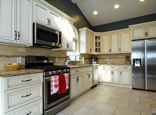 33 Midland Ave, Park Ridge, NJ 07656