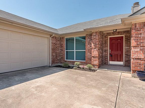 4th image of 3119 Creekbend Ct