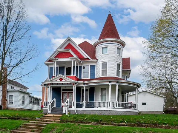 211 S Clay St, Mount Carroll, IL 61053