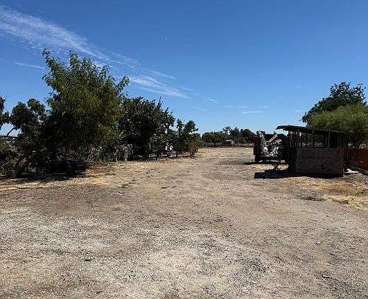 3rd image of 488 E Childs Ave