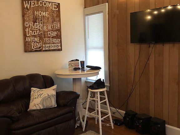 4th image of 122 Waller Ave