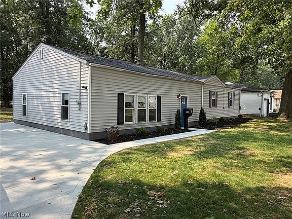 3rd image of 1798 Eastlake Dr #337