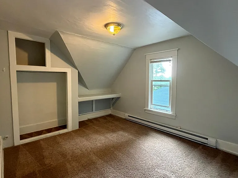 810 E Division St #A — Photo 11
