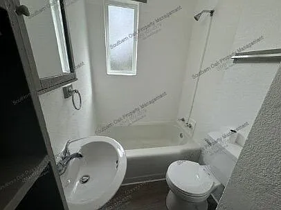216 Summit St — Photo 3