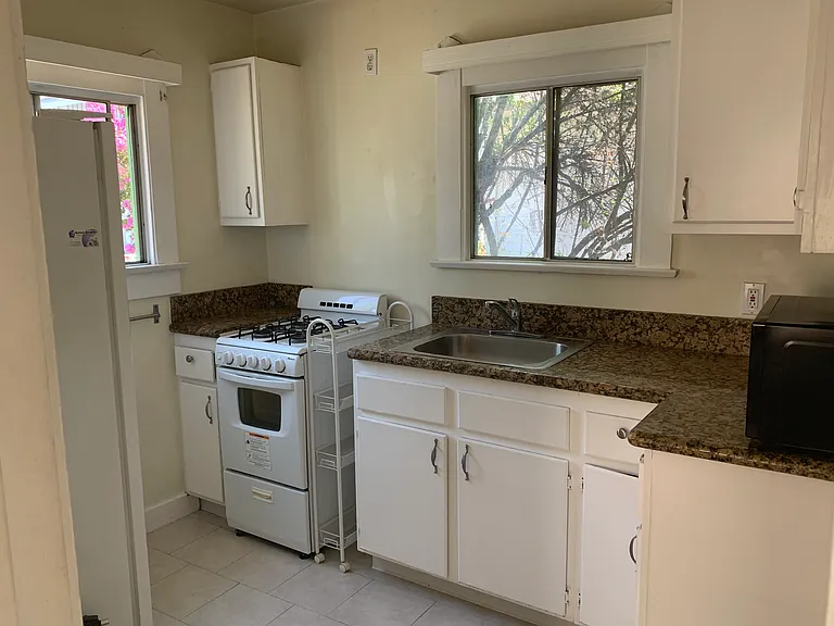 608 E Angeleno Ave — Photo 6
