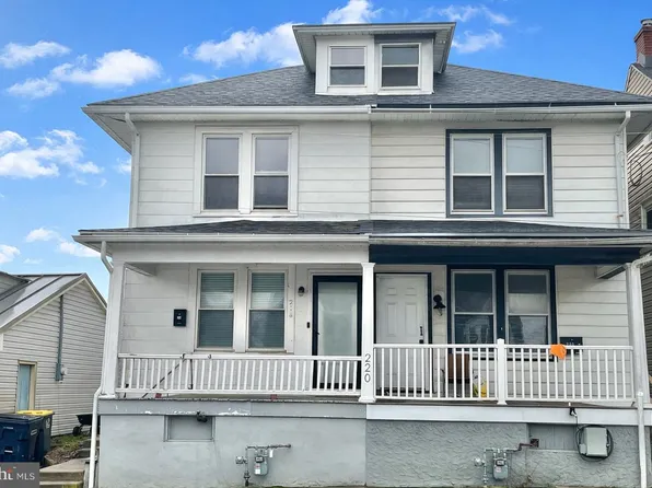 218 W Franklin St, Womelsdorf, PA 19567