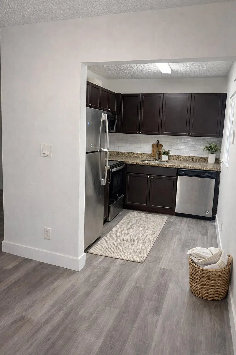 Building Photo - 1120 Meadows Cir #1120