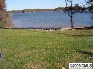 2738 Harbour Pointe Ct, Sherrills Ford, NC 28673