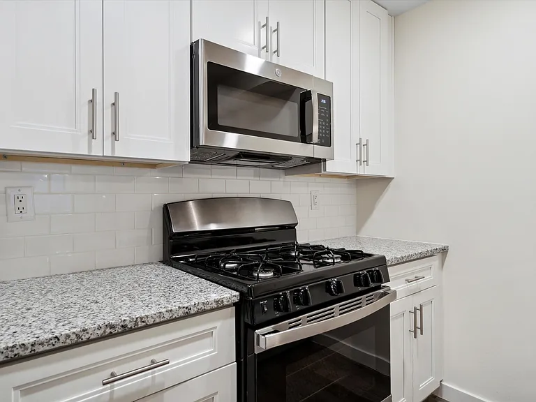 1502 N Randolph St #12B — Photo 2