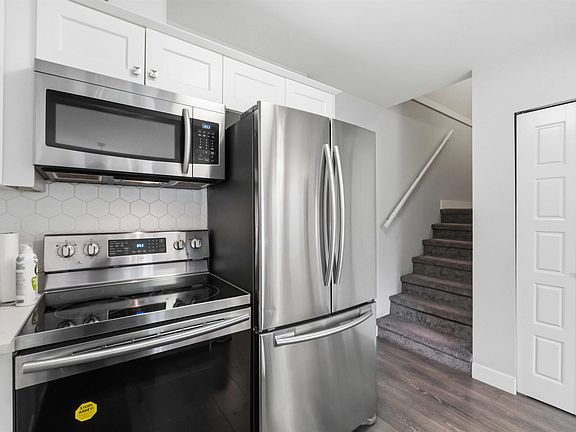 5th image of 11757 207th St #22