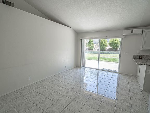 4th image of 22514 Poplar St