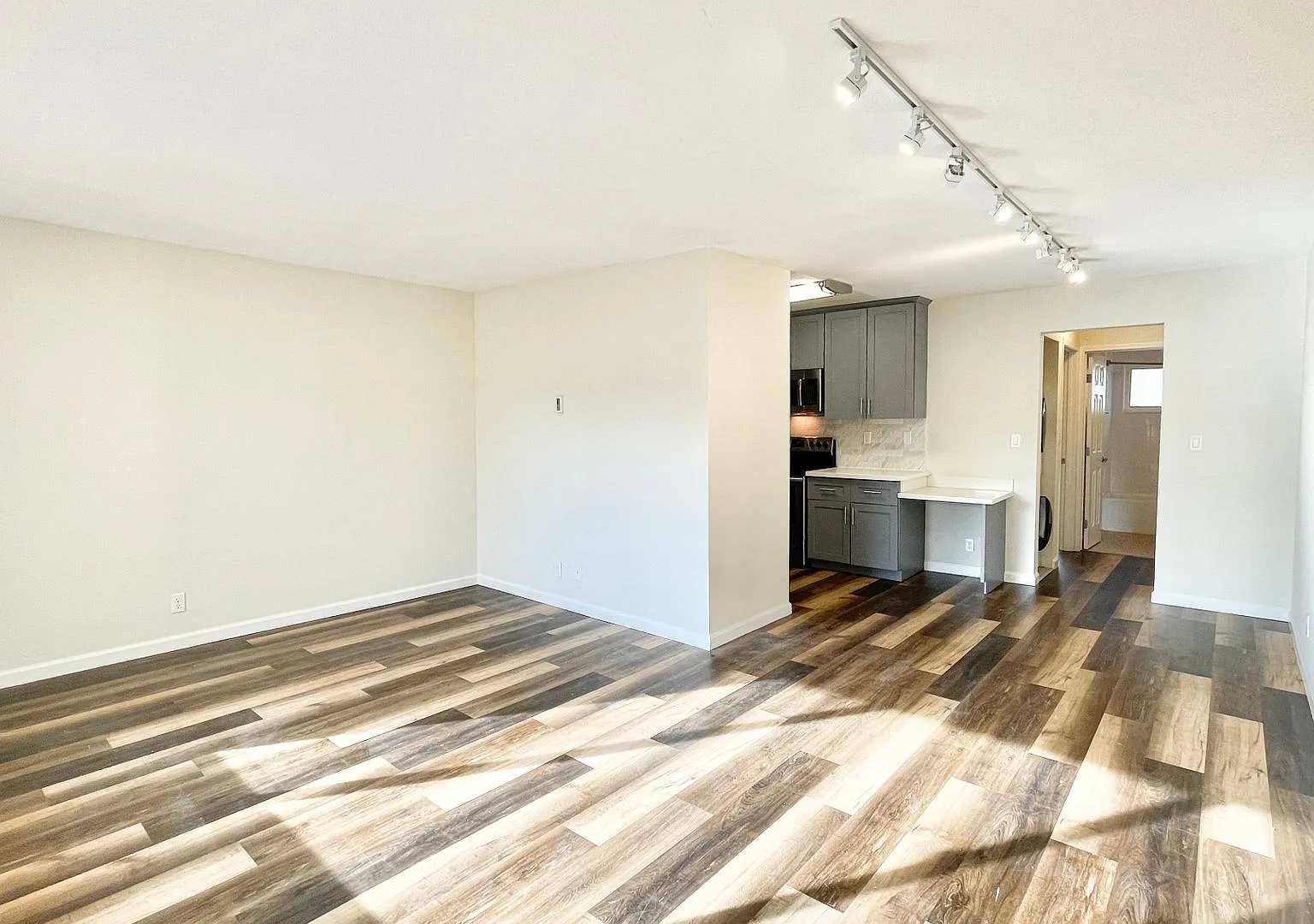 Gateway Apartments — Photo 4