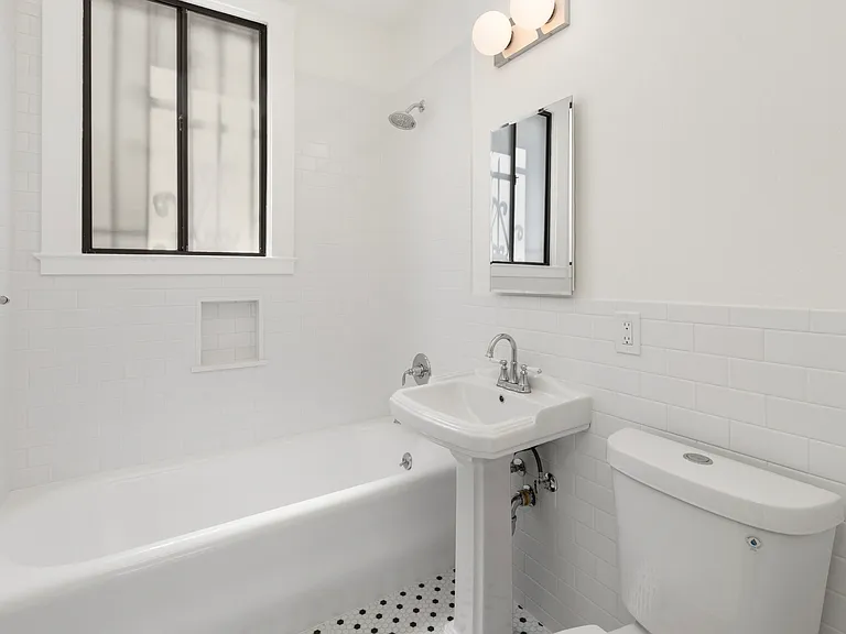3260 Gough St #101 — Photo 11