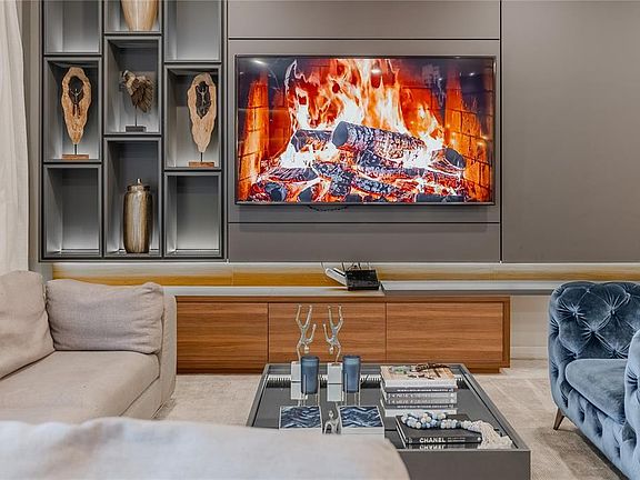 2nd image of 2126 LELANI CIRCLE