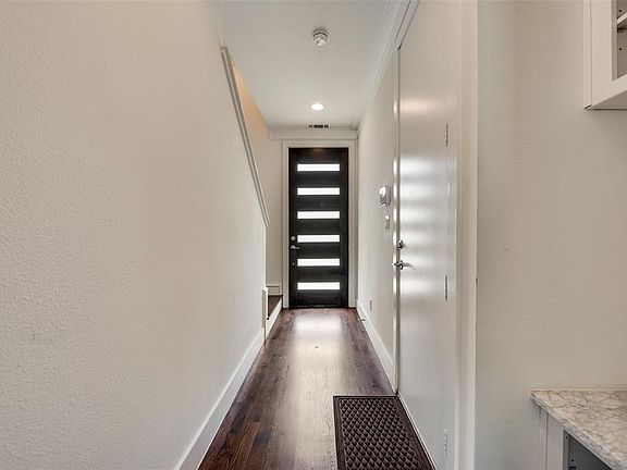 3rd image of 251 Currie St