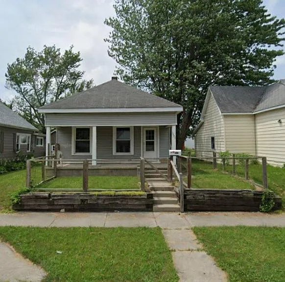 1027 S Bell St — Photo 1