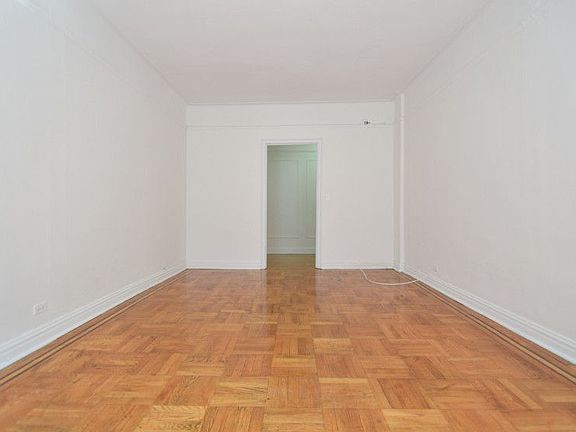 2nd image of 2121 Cedar Ave APT 8C