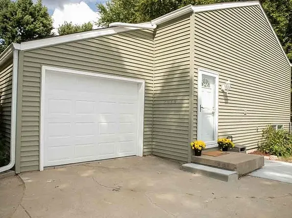 2036 Shirley Ln, Manhattan, KS 66502