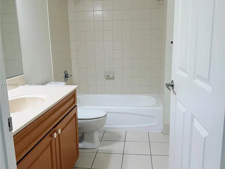 900 SW 8th St #604 — Photo 28