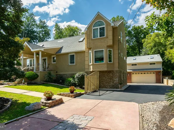 120 S Sproul Rd, Broomall, PA 19008