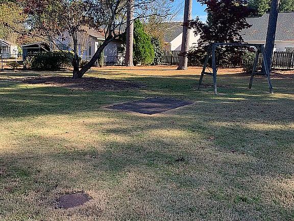 4th image of 208 Pinewood Dr