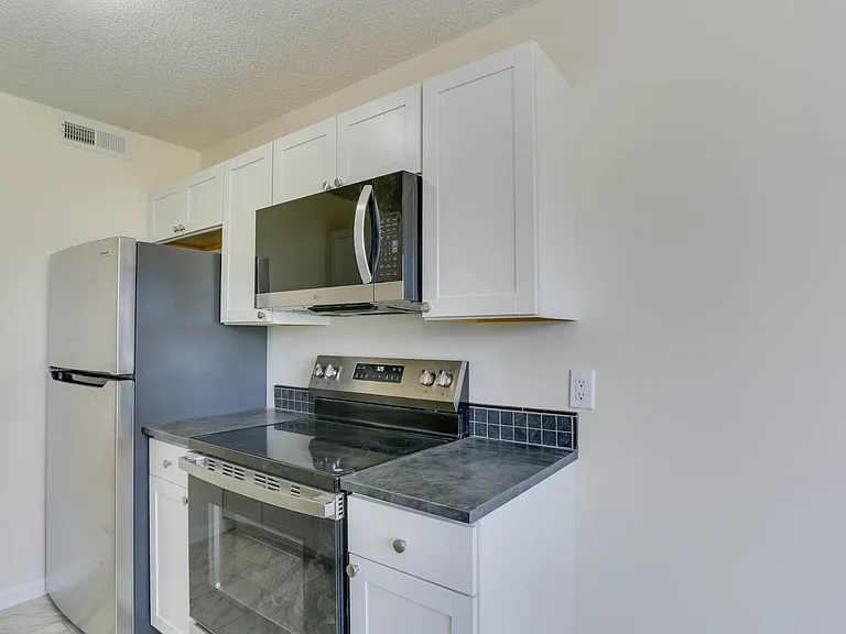 5684 Landfall Dr #5684 — Photo 9