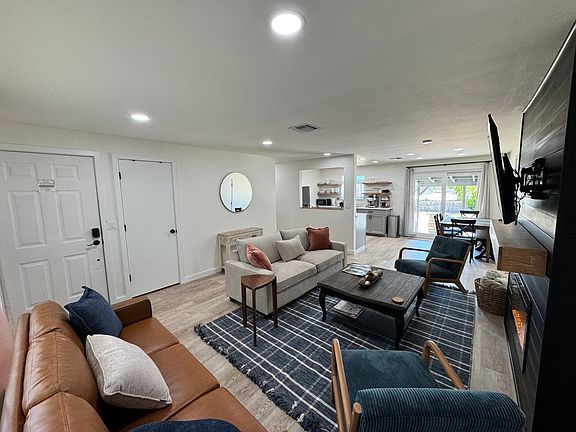 5th image of 949 NW Morgan Ln